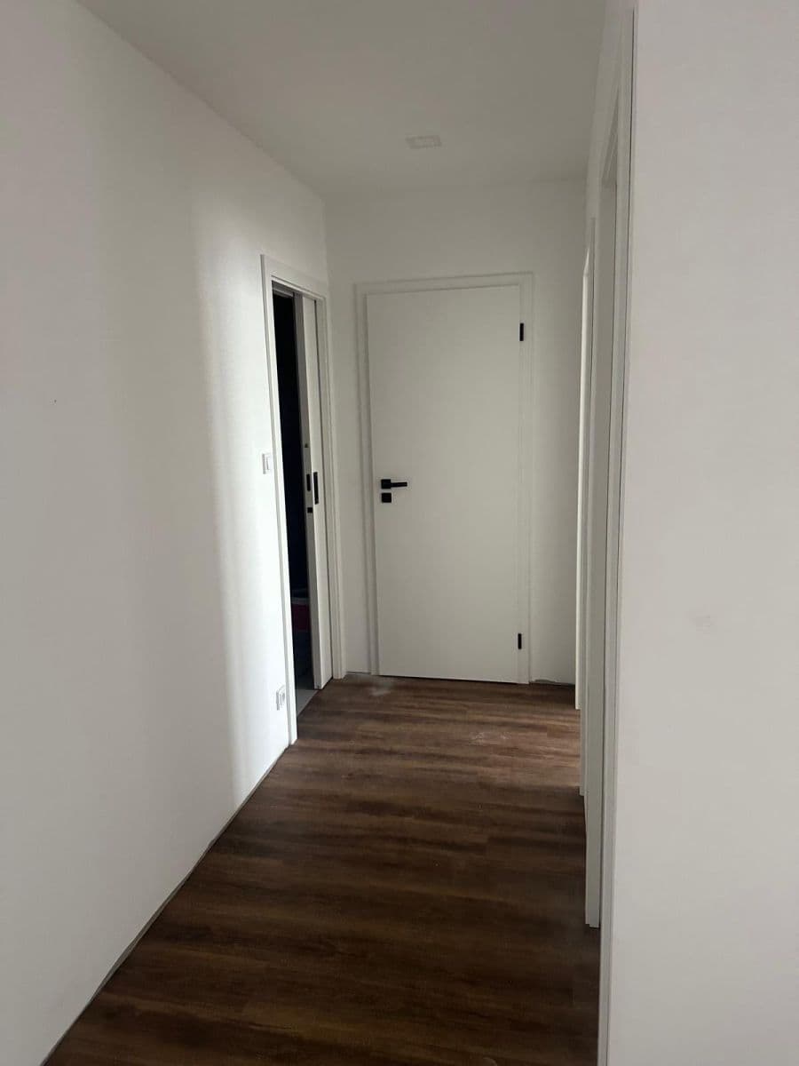 Prenájom bytu 3-izbový 70 m², Jablonecká, Praha, Praha Prenájom bytu 3-izbový 70 m², Jablonecká, Praha, Praha