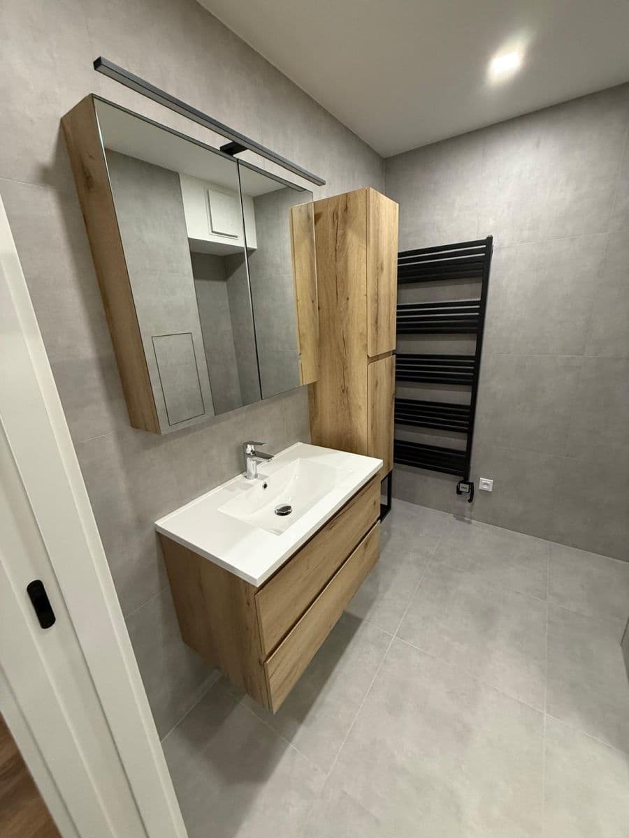 Prenájom bytu 3-izbový 70 m², Jablonecká, Praha, Praha Prenájom bytu 3-izbový 70 m², Jablonecká, Praha, Praha