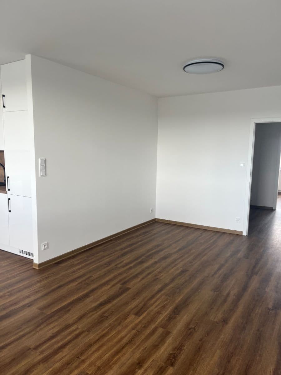Prenájom bytu 3-izbový 70 m², Jablonecká, Praha, Praha Prenájom bytu 3-izbový 70 m², Jablonecká, Praha, Praha