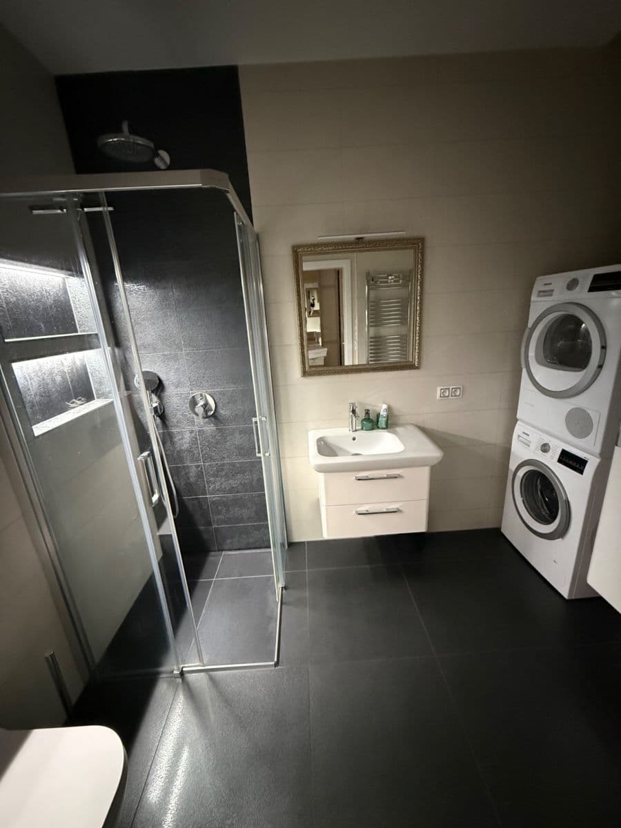 Prenájom bytu 2-izbový 53 m², U Svobodárny, Praha, Praha Prenájom bytu 2-izbový 53 m², U Svobodárny, Praha, Praha