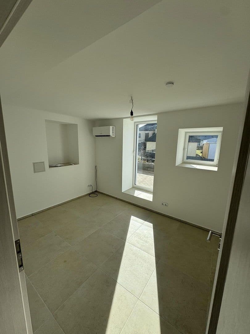 Predaj domu 390 m², pozemek 587 m², Mandern, Porýnie-Falcko Predaj domu 390 m², pozemek 587 m², Mandern, Porýnie-Falcko