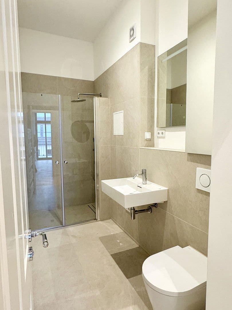 Prenájom bytu 3-izbový 62 m², Schöneberger Str. 9, Berlin, Berlín Prenájom bytu 3-izbový 62 m², Schöneberger Str. 9, Berlin, Berlín