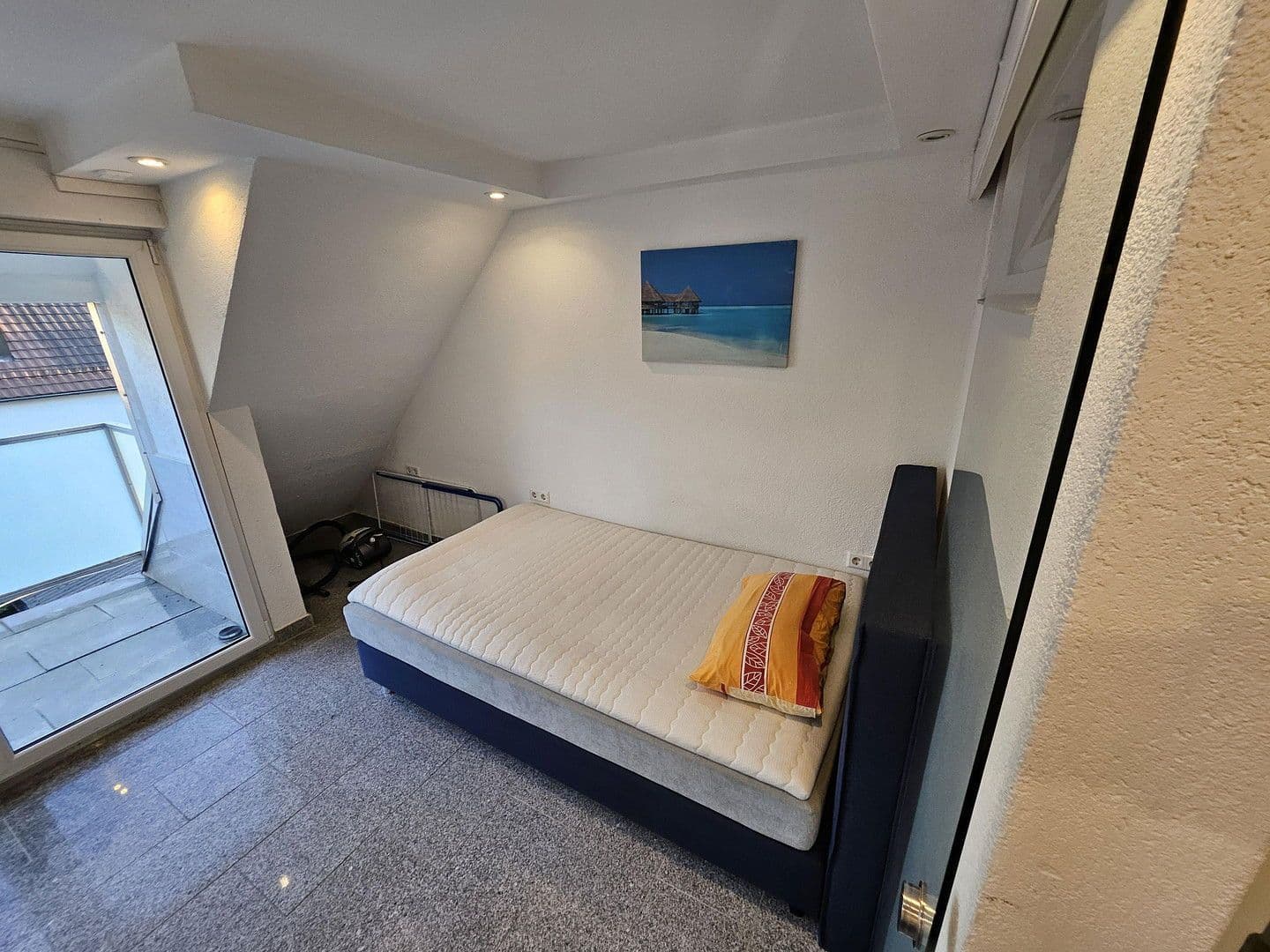 Prenájom bytu 1-izbový 25 m², Stuttgart, Bádensko-Wurttembersko Prenájom bytu 1-izbový 25 m², Stuttgart, Bádensko-Wurttembersko