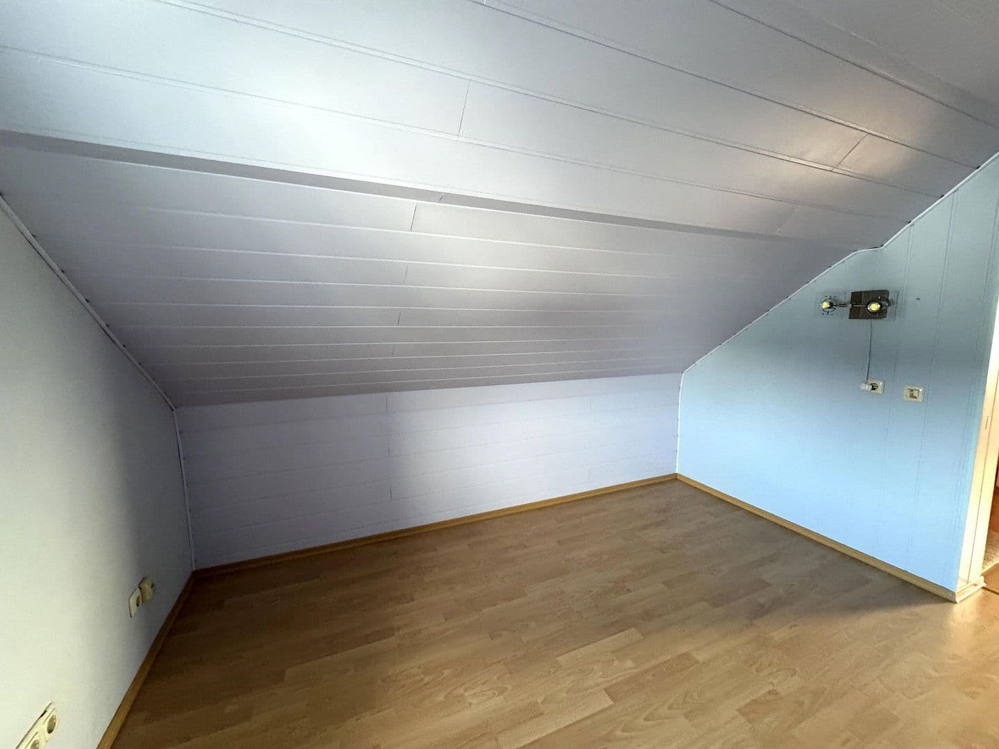 Predaj domu 124 m², pozemek 339 m², Karbachstr. 2, Neuwied, Porýnie-Falcko Predaj domu 124 m², pozemek 339 m², Karbachstr. 2, Neuwied, Porýnie-Falcko