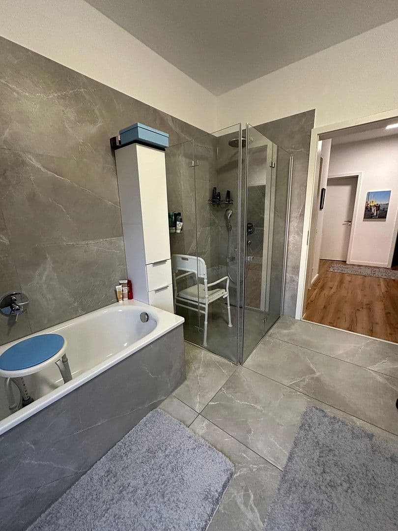 Prenájom bytu 4-izbový 132 m², Prinz-Ferdiand-Str. 144, Krefeld, Severné Porýnie - Westfálsko Prenájom bytu 4-izbový 132 m², Prinz-Ferdiand-Str. 144, Krefeld, Severné Porýnie - Westfálsko