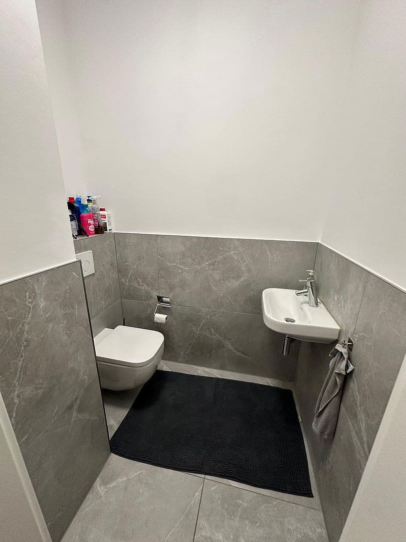 Prenájom bytu 4-izbový 132 m², Prinz-Ferdiand-Str. 144, Krefeld, Severné Porýnie - Westfálsko Prenájom bytu 4-izbový 132 m², Prinz-Ferdiand-Str. 144, Krefeld, Severné Porýnie - Westfálsko