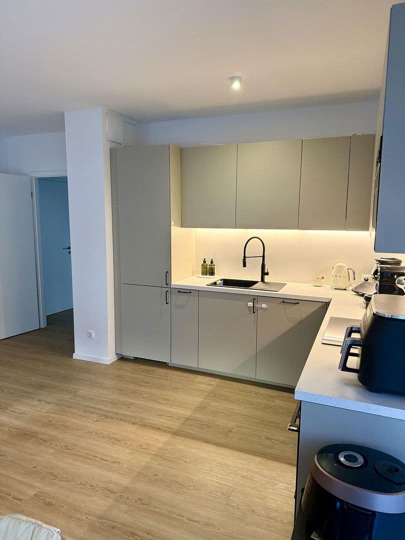 Prenájom bytu 3-izbový 87 m², An der alten Gärtnerei 28, Berlin, Berlín Prenájom bytu 3-izbový 87 m², An der alten Gärtnerei 28, Berlin, Berlín