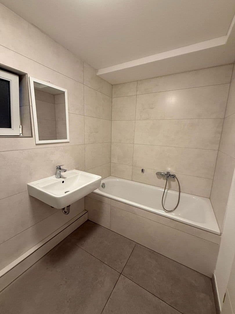 Prenájom bytu 4-izbový 120 m², Händelstraße 26, Limeshain, Hesensko Prenájom bytu 4-izbový 120 m², Händelstraße 26, Limeshain, Hesensko