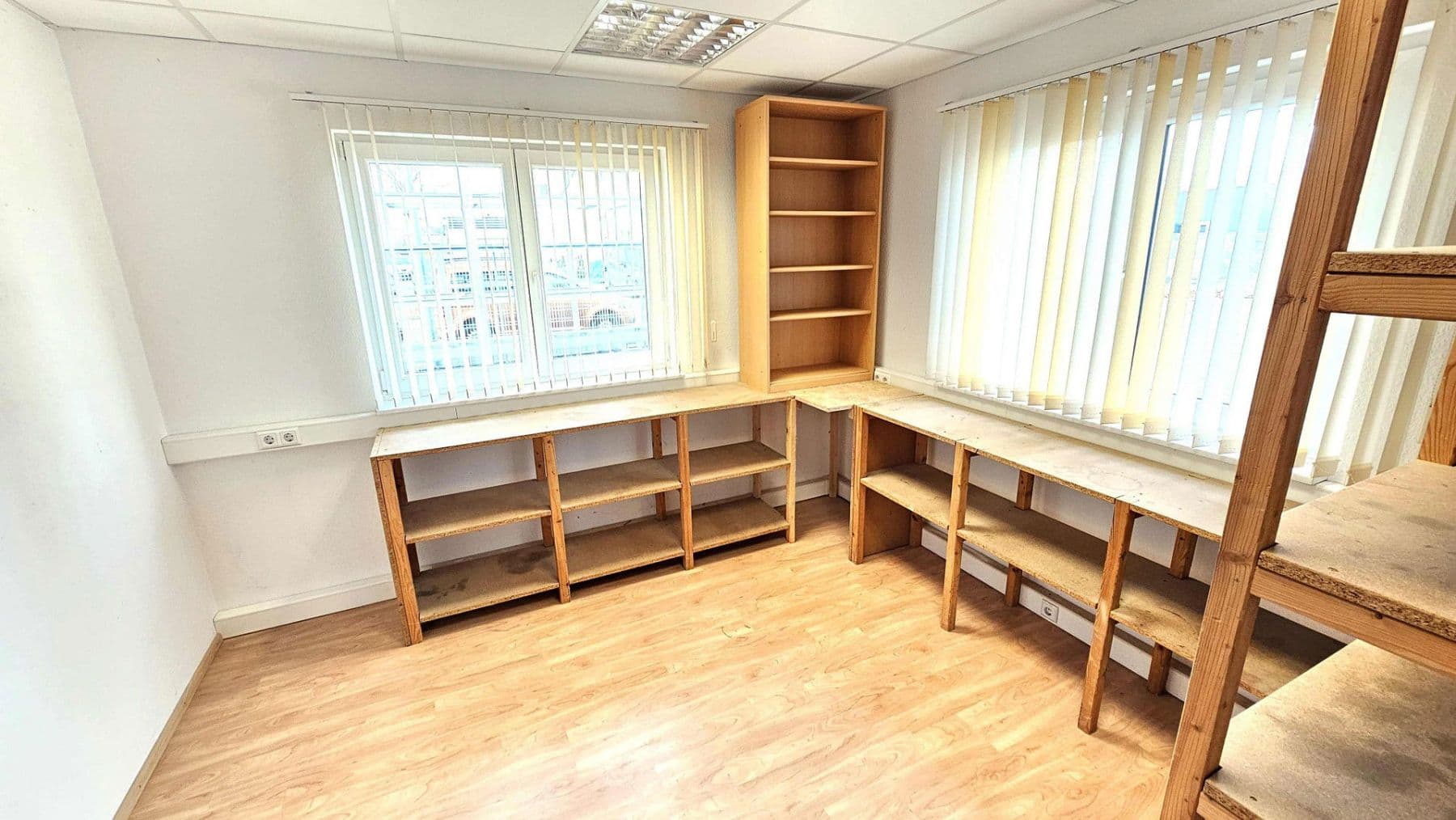 Prenájom nebytového priestoru 1.020 m², Große Isel 9, Neu-Ulm, Bavorsko Prenájom nebytového priestoru 1.020 m², Große Isel 9, Neu-Ulm, Bavorsko