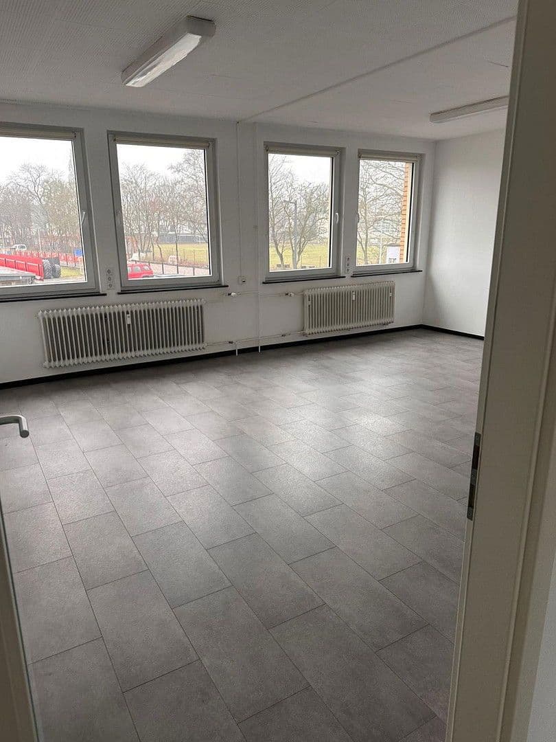 Prenájom kancelárie 130 m², In den kolkwiesen 50, Langenhagen, Dolné Sasko Prenájom kancelárie 130 m², In den kolkwiesen 50, Langenhagen, Dolné Sasko