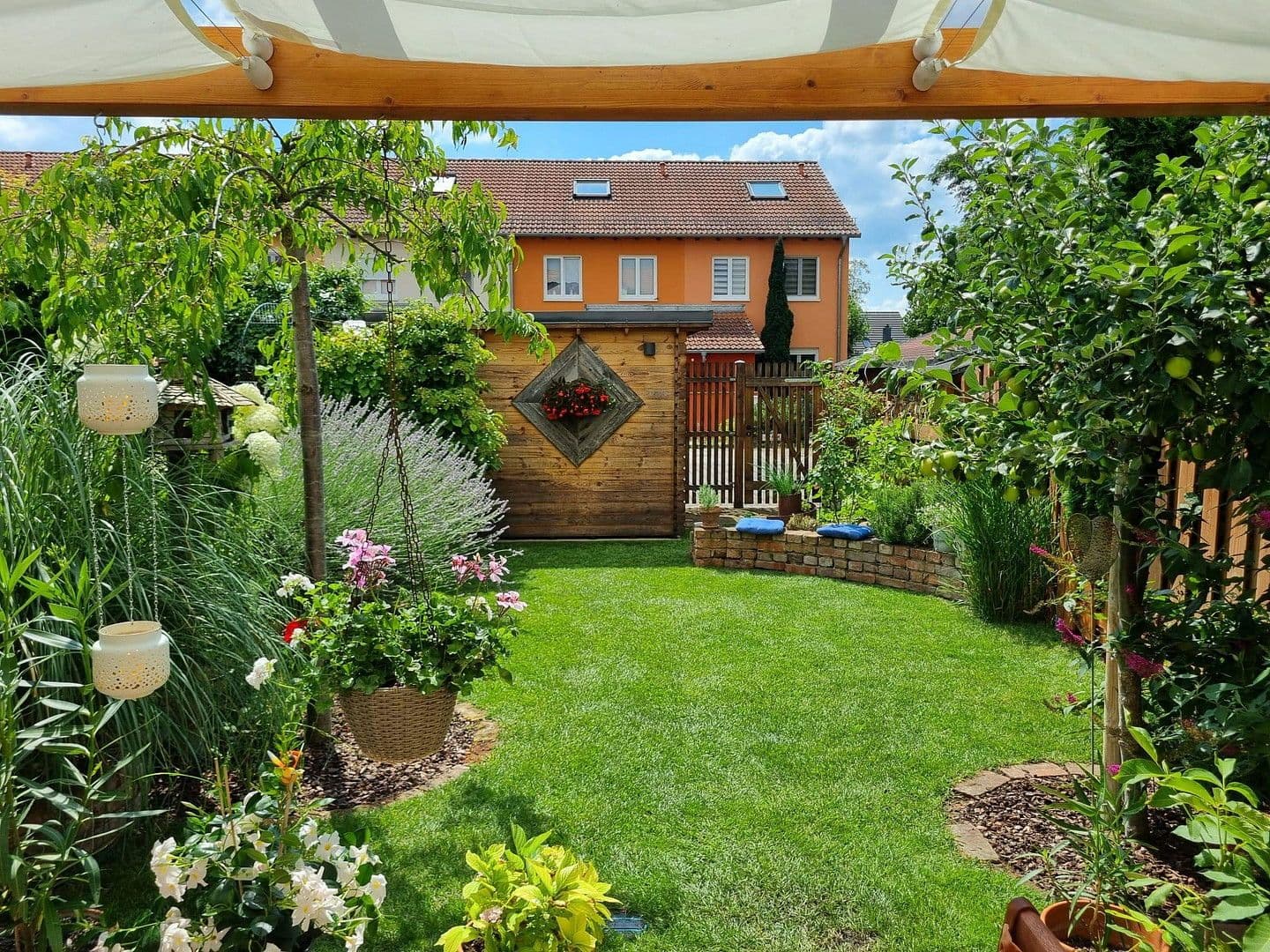 Predaj domu 119 m², pozemek 168 m², Hennigsdorf, Brandenbursko Predaj domu 119 m², pozemek 168 m², Hennigsdorf, Brandenbursko