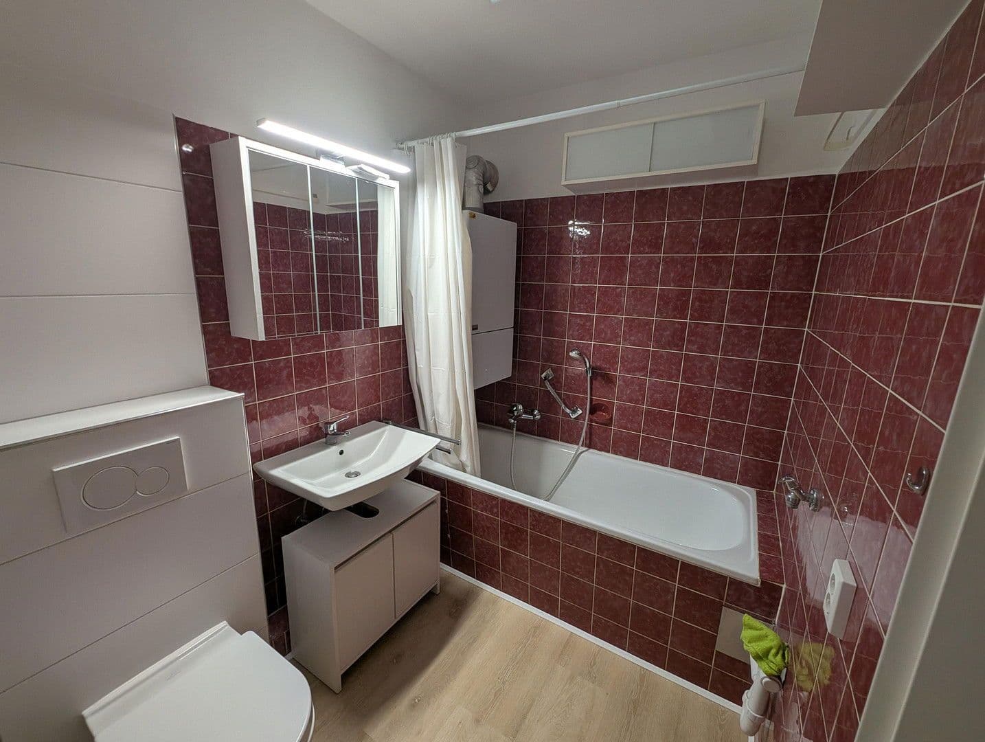 Prenájom bytu 3-izbový 72 m², Von-Leibniz-Str. 14, Erftstadt, Severné Porýnie - Westfálsko Prenájom bytu 3-izbový 72 m², Von-Leibniz-Str. 14, Erftstadt, Severné Porýnie - Westfálsko