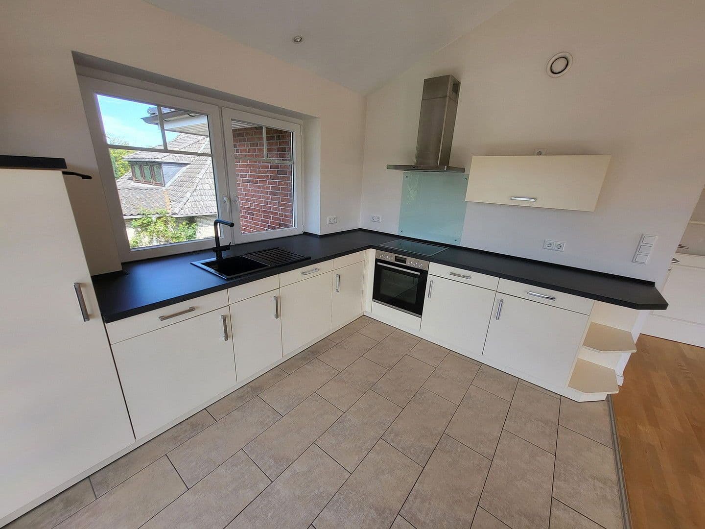 Prenájom bytu 3-izbový 95 m², Seevetal, Dolné Sasko Prenájom bytu 3-izbový 95 m², Seevetal, Dolné Sasko