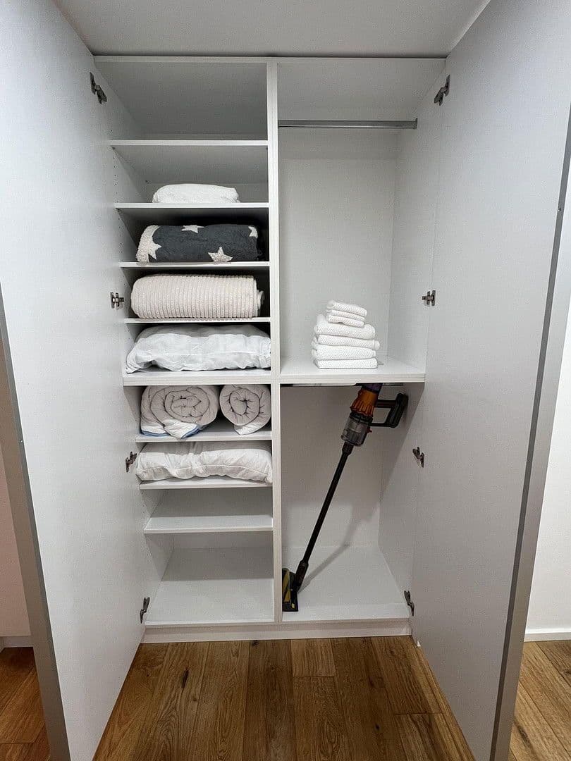 Prenájom bytu 2-izbový 95 m², Rubensstraße 12, Düsseldorf, Severné Porýnie - Westfálsko Prenájom bytu 2-izbový 95 m², Rubensstraße 12, Düsseldorf, Severné Porýnie - Westfálsko