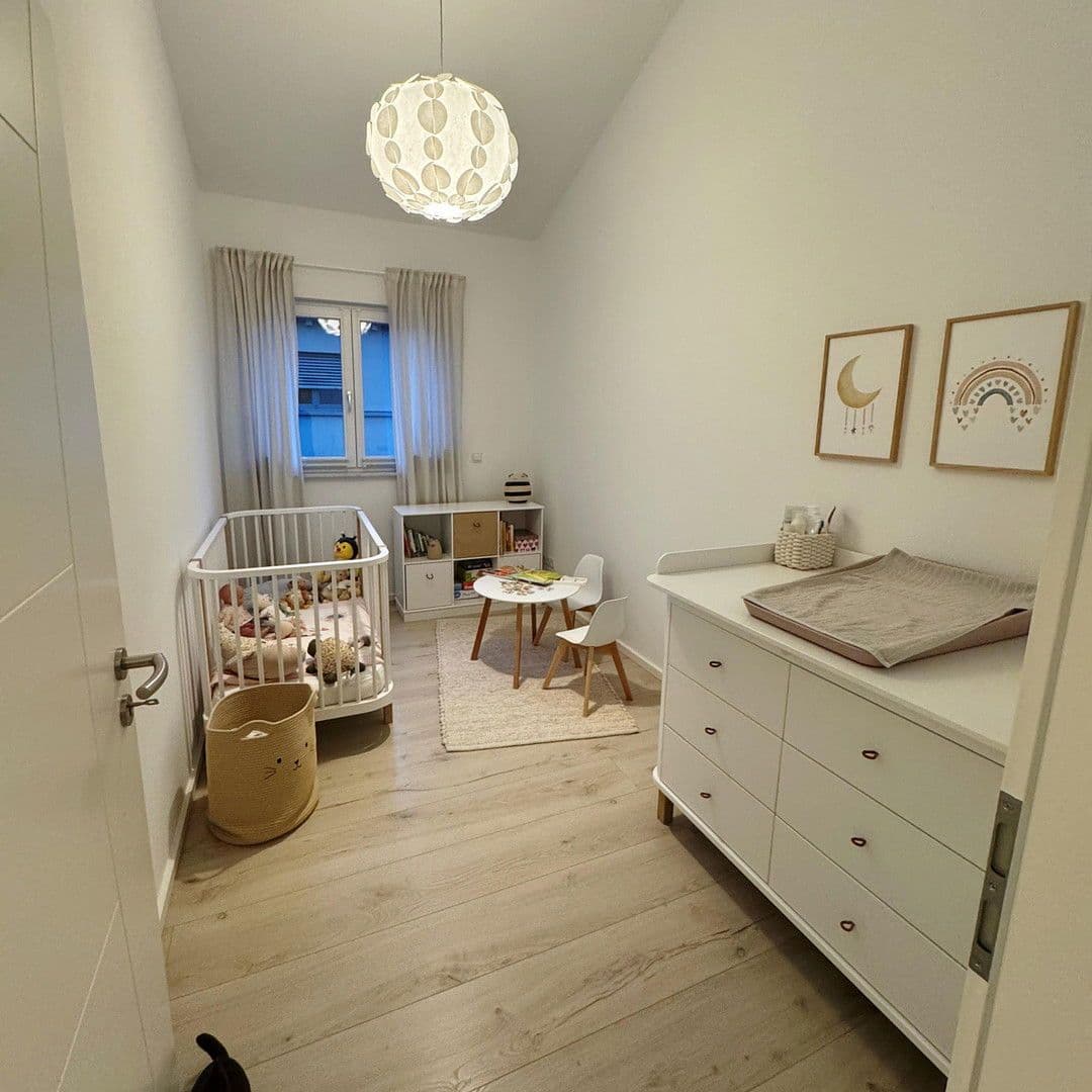 Prenájom bytu 3-izbový 100 m², Edenkoben, Porýnie-Falcko Prenájom bytu 3-izbový 100 m², Edenkoben, Porýnie-Falcko