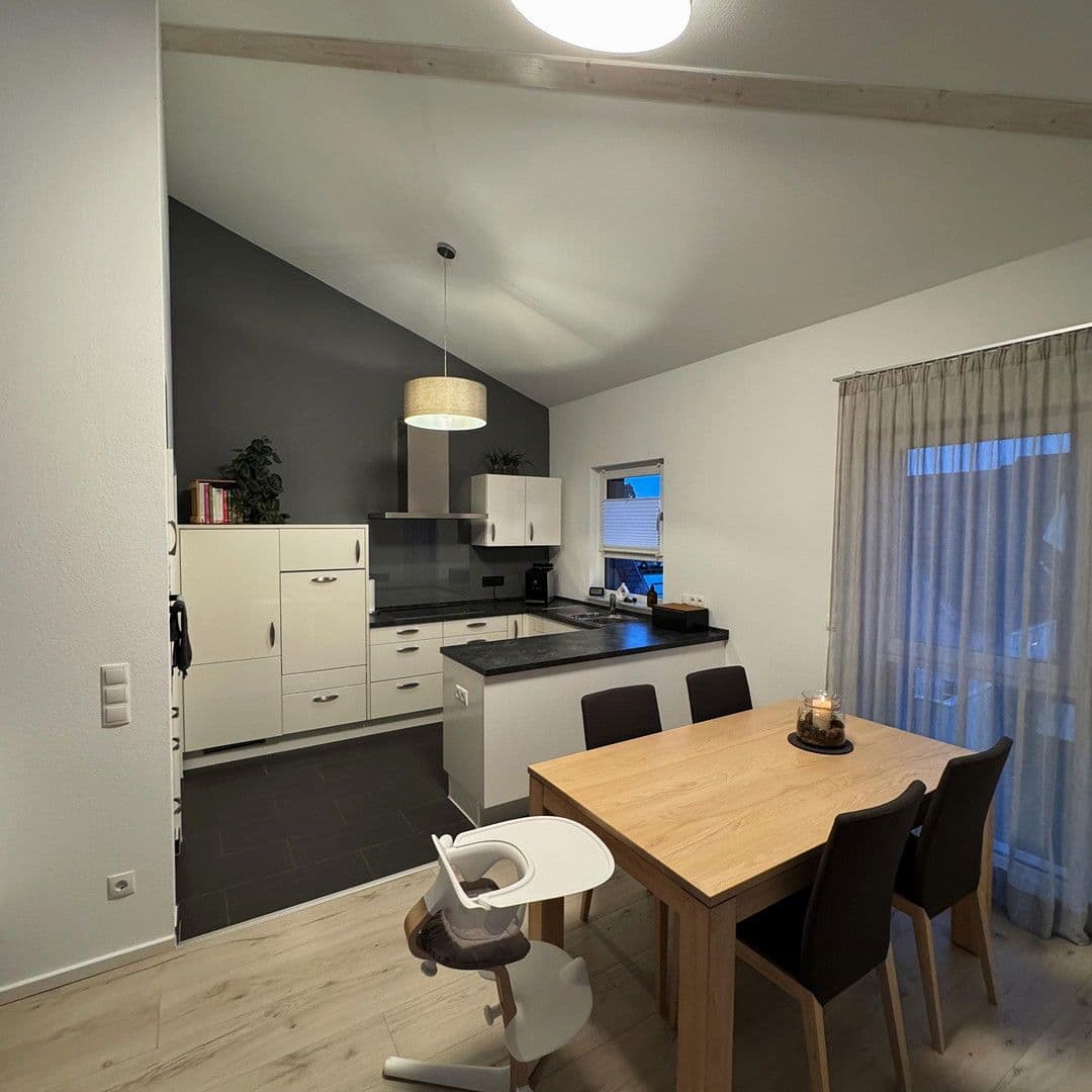 Prenájom bytu 3-izbový 100 m², Edenkoben, Porýnie-Falcko Prenájom bytu 3-izbový 100 m², Edenkoben, Porýnie-Falcko