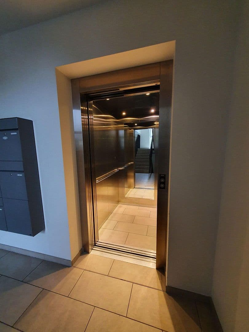 Prenájom bytu 4-izbový 109 m², Hamburg - Wellingsbüttel, Hamburg Prenájom bytu 4-izbový 109 m², Hamburg - Wellingsbüttel, Hamburg