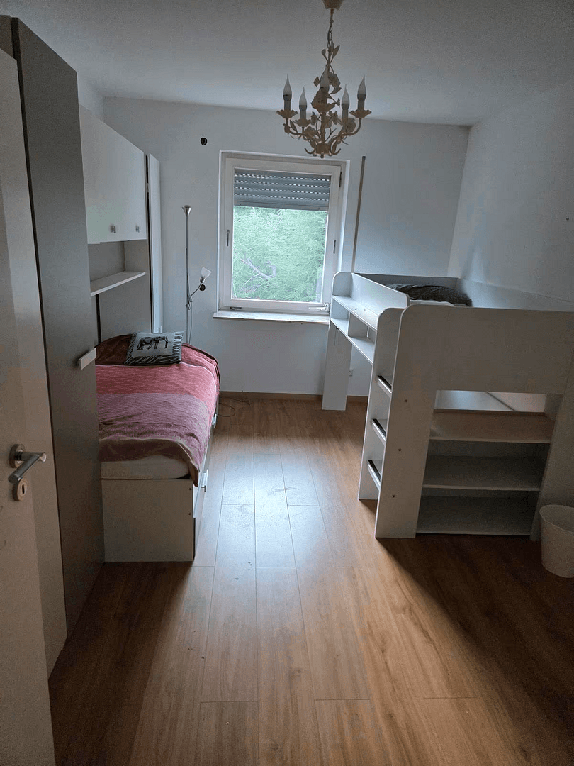 Predaj domu 158 m², pozemek 519 m², Hermann-Strebel-Str. 11, Nürnberg, Bavorsko Predaj domu 158 m², pozemek 519 m², Hermann-Strebel-Str. 11, Nürnberg, Bavorsko