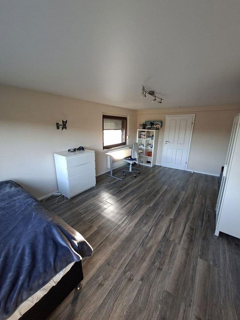 Predaj domu 150 m², pozemek 1.400 m², Hauptstrasse 14, Obererbach, Porýnie-Falcko Predaj domu 150 m², pozemek 1.400 m², Hauptstrasse 14, Obererbach, Porýnie-Falcko