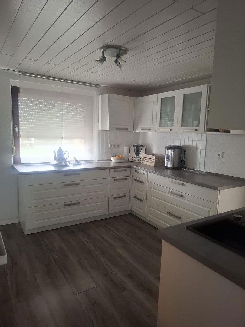 Predaj domu 150 m², pozemek 1.400 m², Hauptstrasse 14, Obererbach, Porýnie-Falcko Predaj domu 150 m², pozemek 1.400 m², Hauptstrasse 14, Obererbach, Porýnie-Falcko