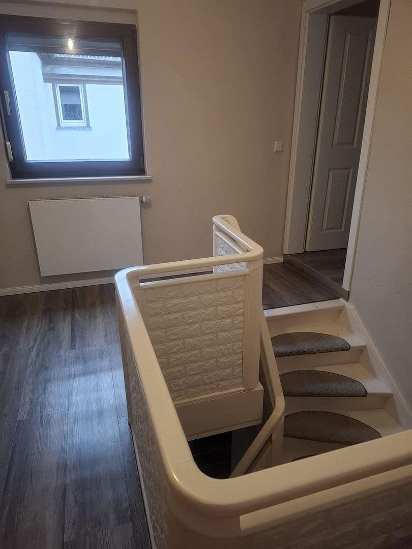 Predaj domu 150 m², pozemek 1.400 m², Hauptstrasse 14, Obererbach, Porýnie-Falcko Predaj domu 150 m², pozemek 1.400 m², Hauptstrasse 14, Obererbach, Porýnie-Falcko