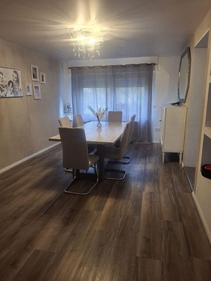 Predaj domu 150 m², pozemek 1.400 m², Hauptstrasse 14, Obererbach, Porýnie-Falcko Predaj domu 150 m², pozemek 1.400 m², Hauptstrasse 14, Obererbach, Porýnie-Falcko