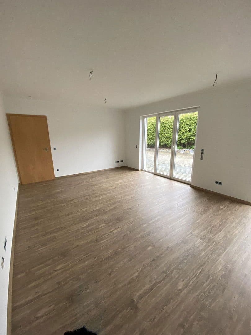 Prenájom domu 170 m², pozemek 450 m², Adlkofen, Bavorsko Prenájom domu 170 m², pozemek 450 m², Adlkofen, Bavorsko