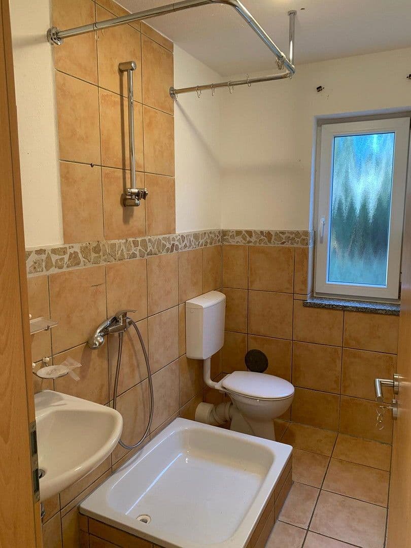 Prenájom domu 170 m², pozemek 450 m², Adlkofen, Bavorsko Prenájom domu 170 m², pozemek 450 m², Adlkofen, Bavorsko