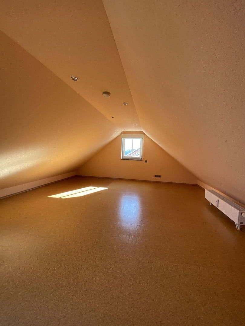 Prenájom domu 170 m², pozemek 450 m², Adlkofen, Bavorsko Prenájom domu 170 m², pozemek 450 m², Adlkofen, Bavorsko