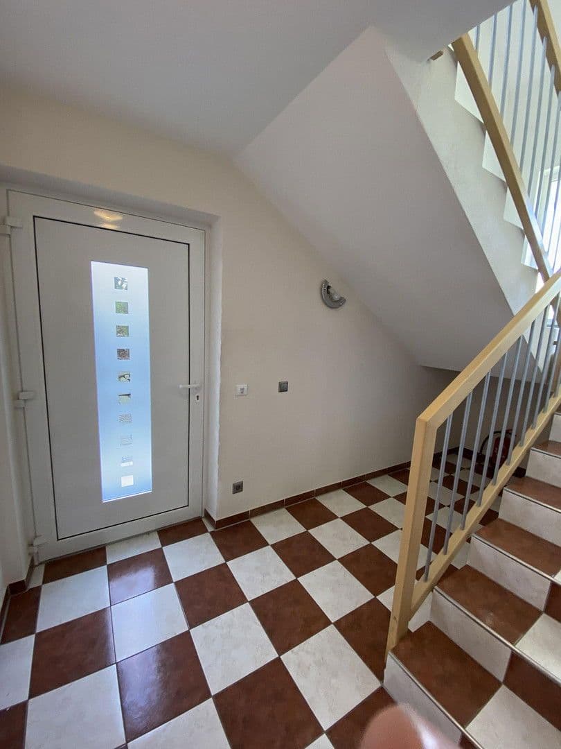 Prenájom domu 170 m², pozemek 450 m², Adlkofen, Bavorsko Prenájom domu 170 m², pozemek 450 m², Adlkofen, Bavorsko