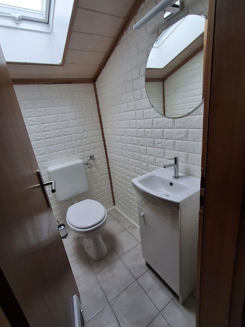 Prenájom bytu 4-izbový 135 m², Hauptstr.15, Neukirchen beim Heiligen Blut, Bavorsko Prenájom bytu 4-izbový 135 m², Hauptstr.15, Neukirchen beim Heiligen Blut, Bavorsko