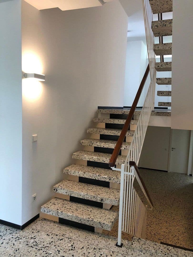 Prenájom domu 300 m², pozemek 1.899 m², Bürgstadt, Bavorsko Prenájom domu 300 m², pozemek 1.899 m², Bürgstadt, Bavorsko