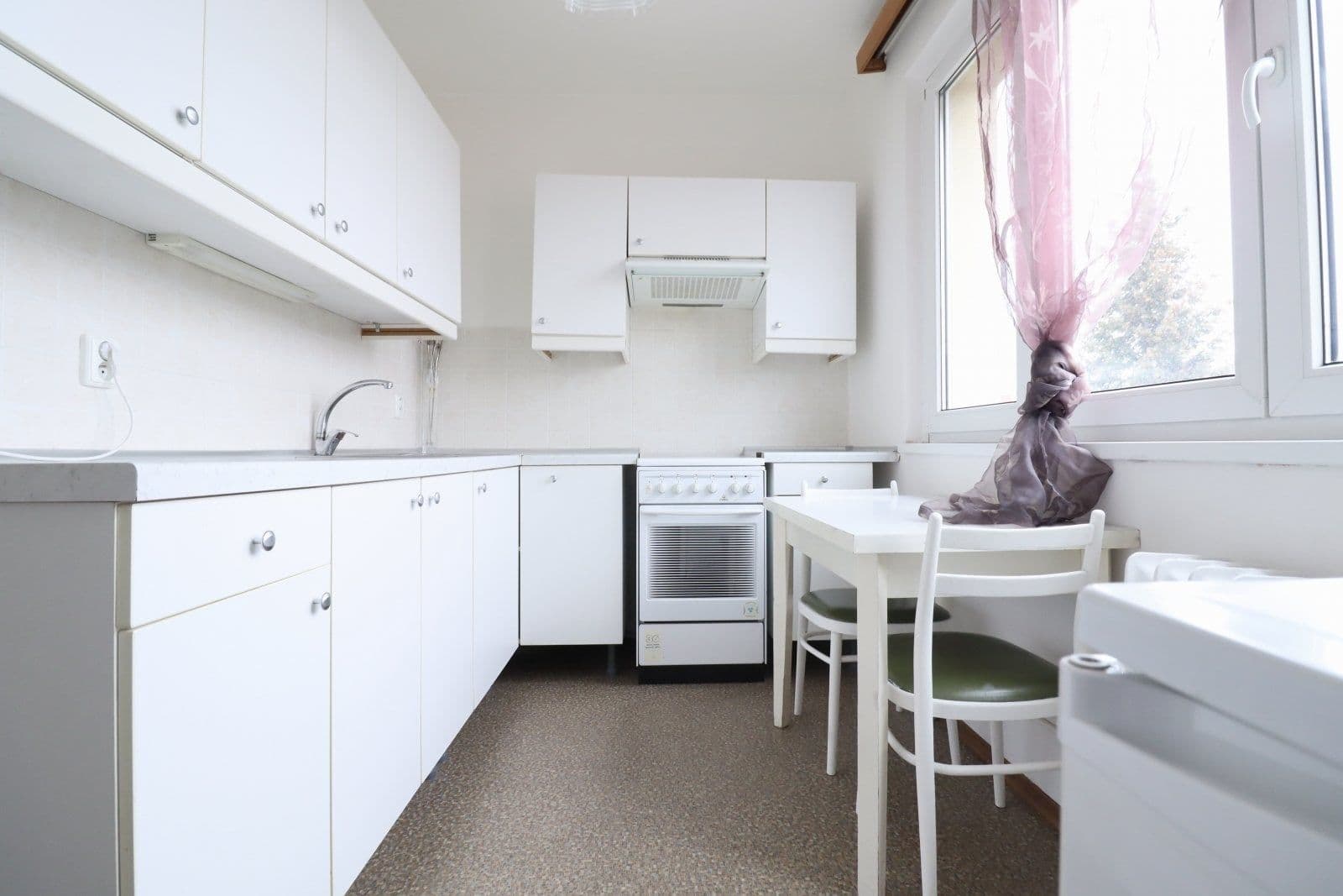 Prenájom bytu 2-izbový 54 m², Kamerunská, Praha, Praha Prenájom bytu 2-izbový 54 m², Kamerunská, Praha, Praha