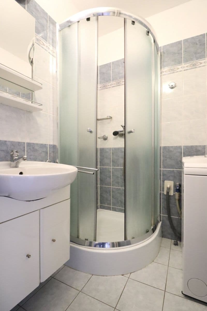 Prenájom bytu 2-izbový 54 m², Kamerunská, Praha, Praha Prenájom bytu 2-izbový 54 m², Kamerunská, Praha, Praha