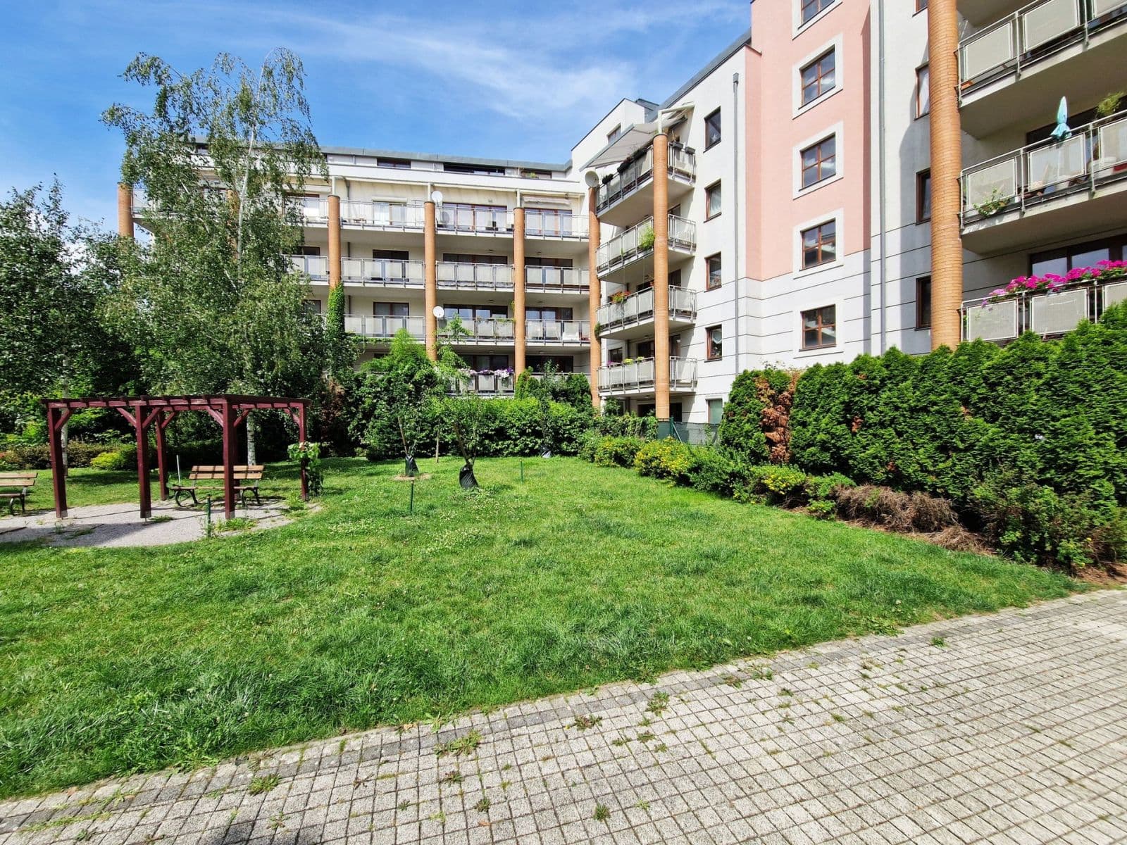 Prenájom bytu 3-izbový 80 m², Paťanka, Praha, Praha Prenájom bytu 3-izbový 80 m², Paťanka, Praha, Praha