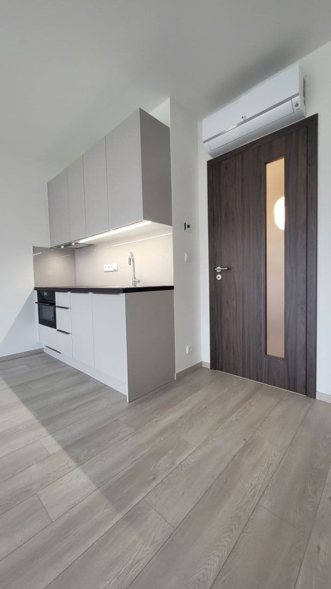 Prenájom bytu 1-izbový 33 m², Poděbradská, Praha, Praha Prenájom bytu 1-izbový 33 m², Poděbradská, Praha, Praha