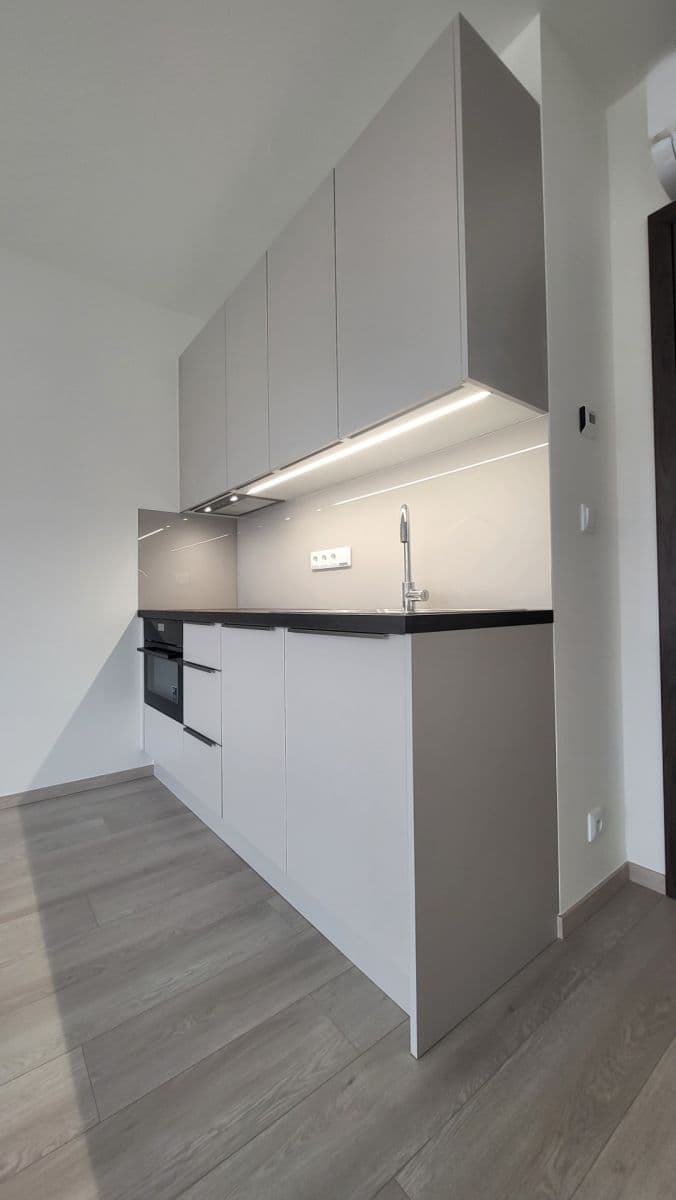 Prenájom bytu 1-izbový 33 m², Poděbradská, Praha, Praha Prenájom bytu 1-izbový 33 m², Poděbradská, Praha, Praha