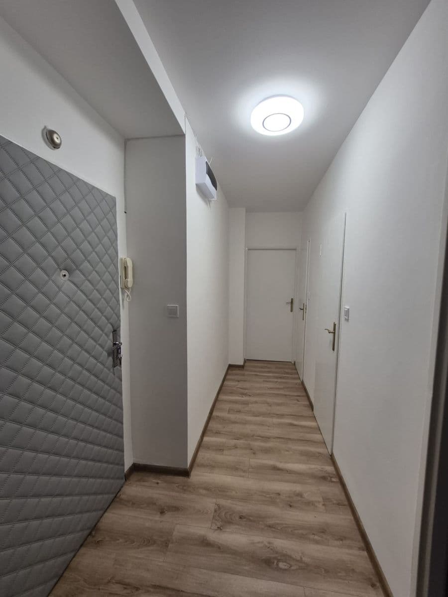 Prenájom bytu 3-izbový 64 m², Karla Pokorného, Ostrava, Moravskoslezský kraj Prenájom bytu 3-izbový 64 m², Karla Pokorného, Ostrava, Moravskoslezský kraj
