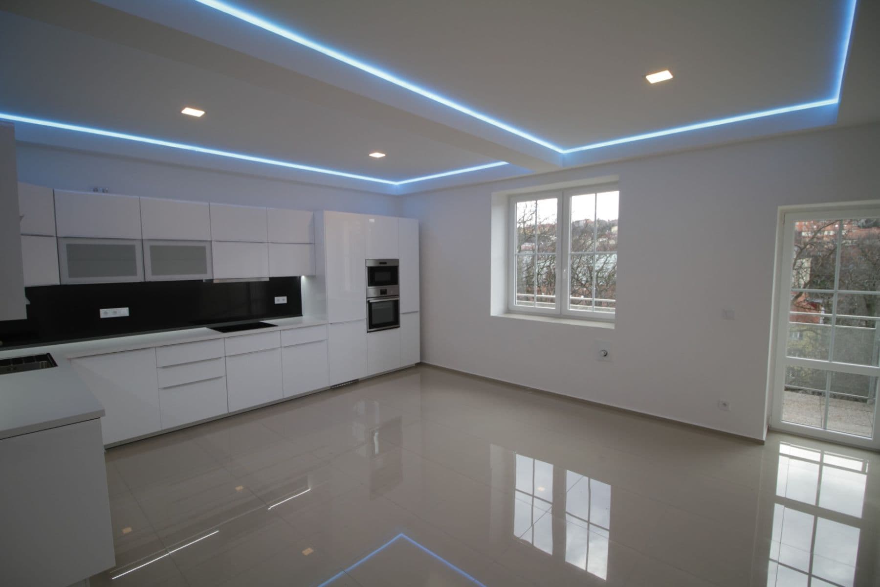 Prenájom bytu 4-izbový 107 m², Plzeňská, Praha, Praha Prenájom bytu 4-izbový 107 m², Plzeňská, Praha, Praha