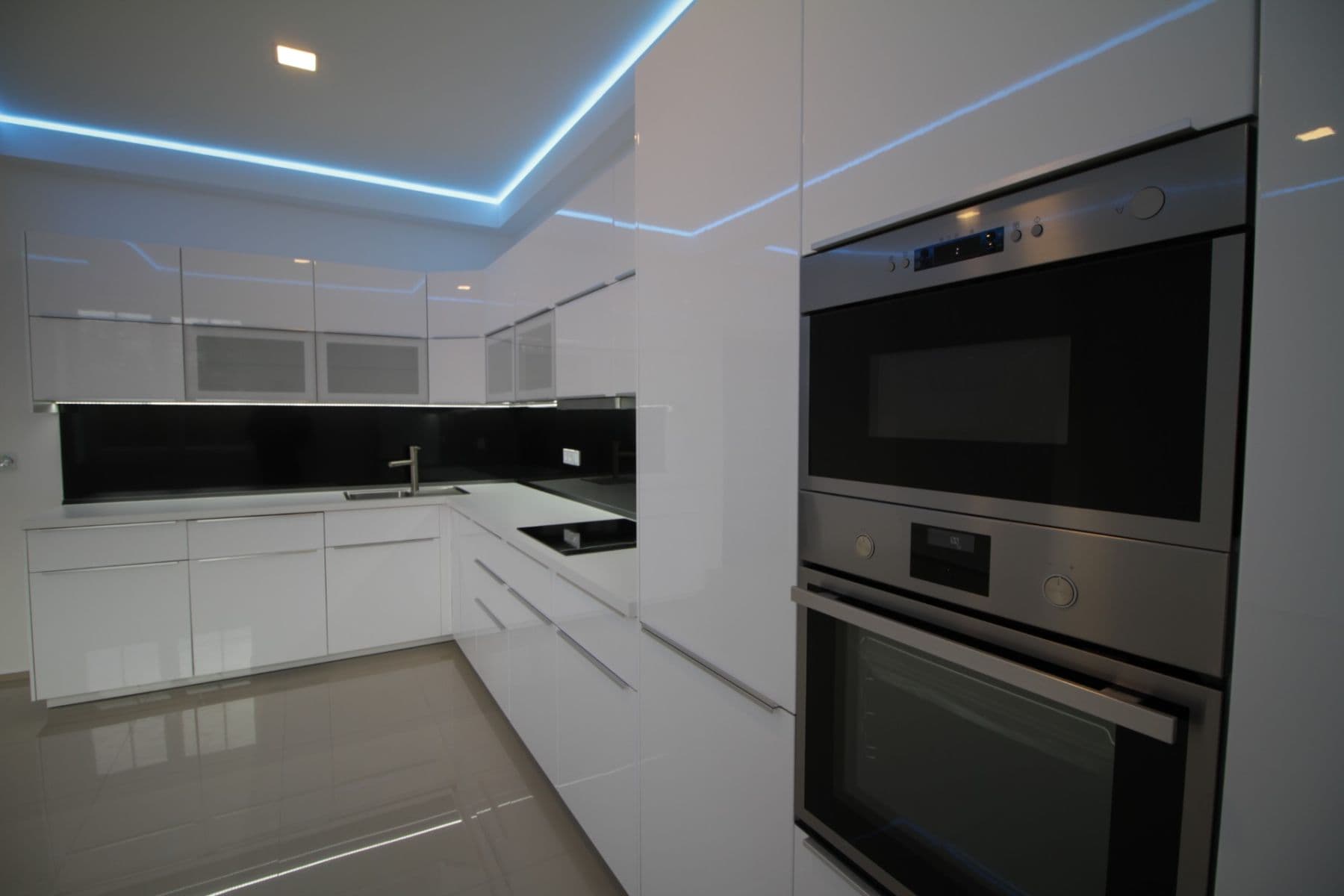 Prenájom bytu 4-izbový 107 m², Plzeňská, Praha, Praha Prenájom bytu 4-izbový 107 m², Plzeňská, Praha, Praha