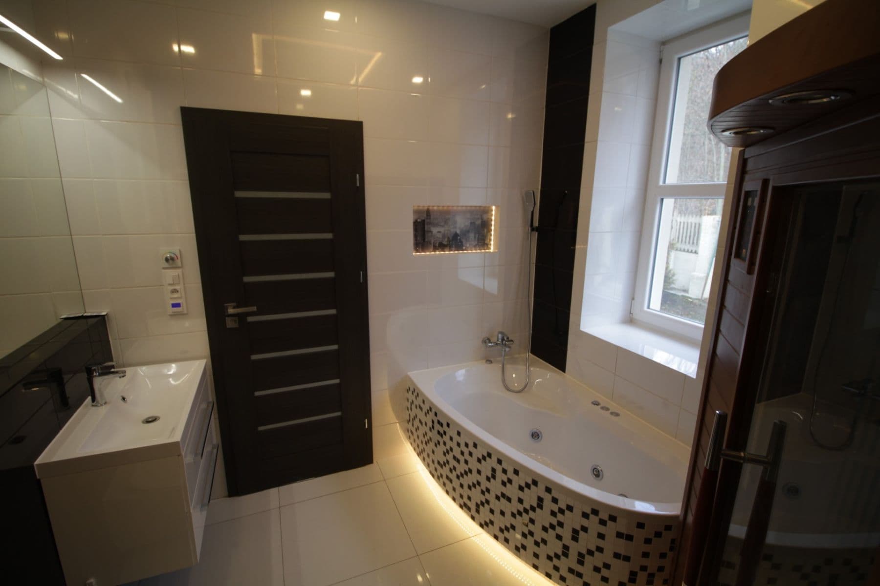 Prenájom bytu 4-izbový 107 m², Plzeňská, Praha, Praha Prenájom bytu 4-izbový 107 m², Plzeňská, Praha, Praha