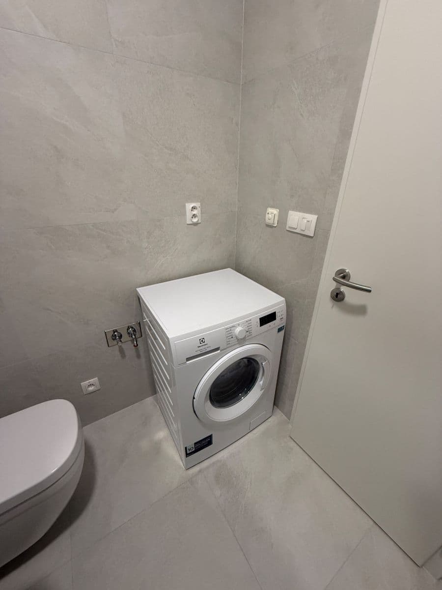 Prenájom bytu 1-izbový 29 m², Slnečnicová, Rovinka, Bratislavský kraj Prenájom bytu 1-izbový 29 m², Slnečnicová, Rovinka, Bratislavský kraj