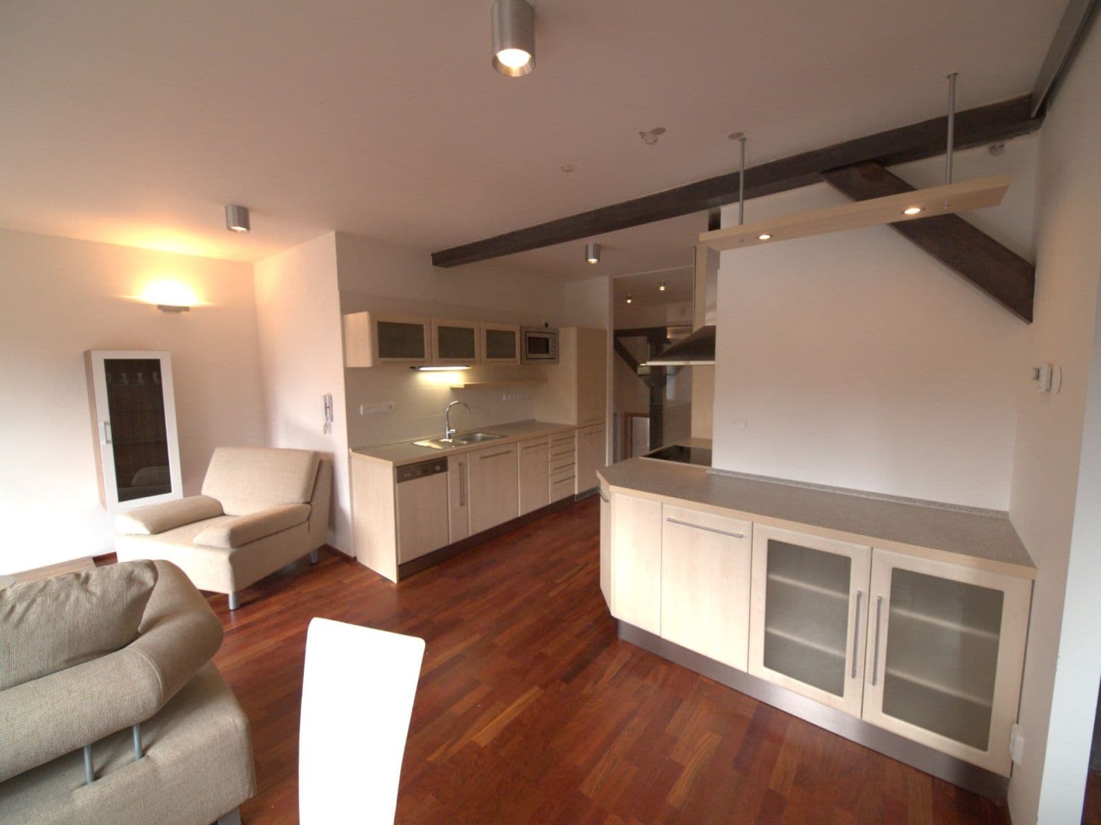 Prenájom bytu 4-izbový 77 m², Nad Závěrkou, Praha, Praha Prenájom bytu 4-izbový 77 m², Nad Závěrkou, Praha, Praha