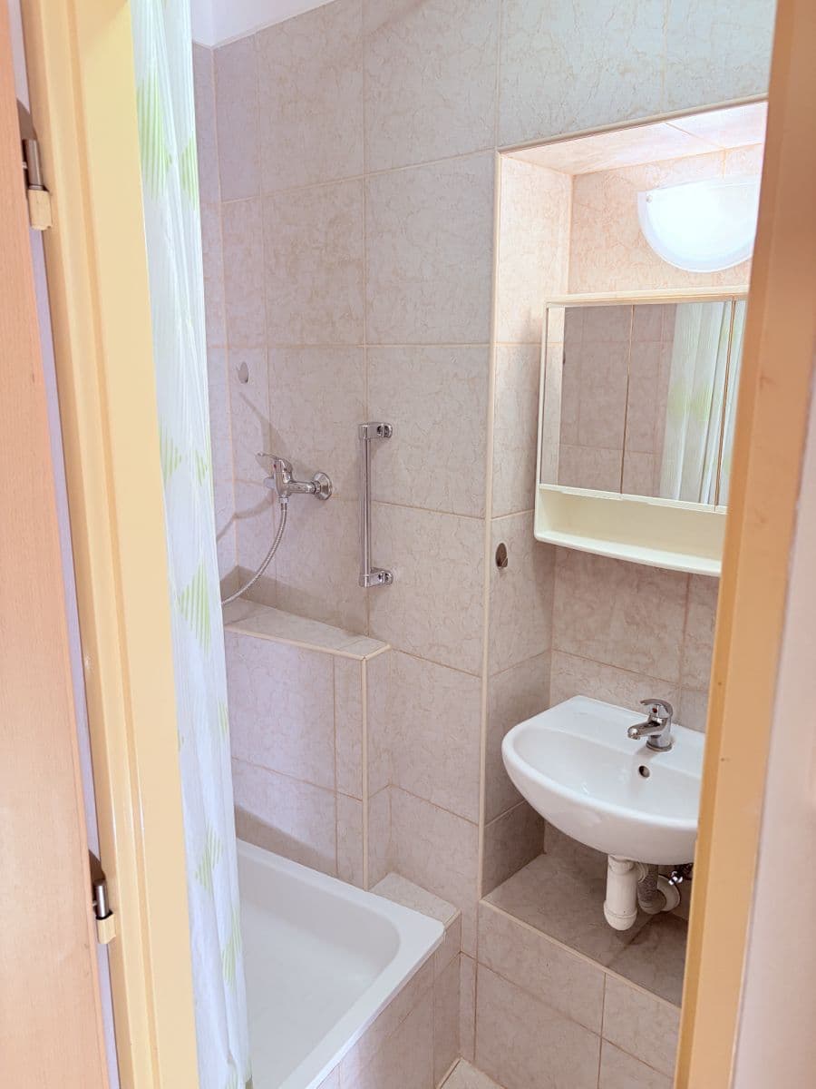 Predaj bytu 1-izbový 38 m², Varšavská, Praha, Praha Predaj bytu 1-izbový 38 m², Varšavská, Praha, Praha