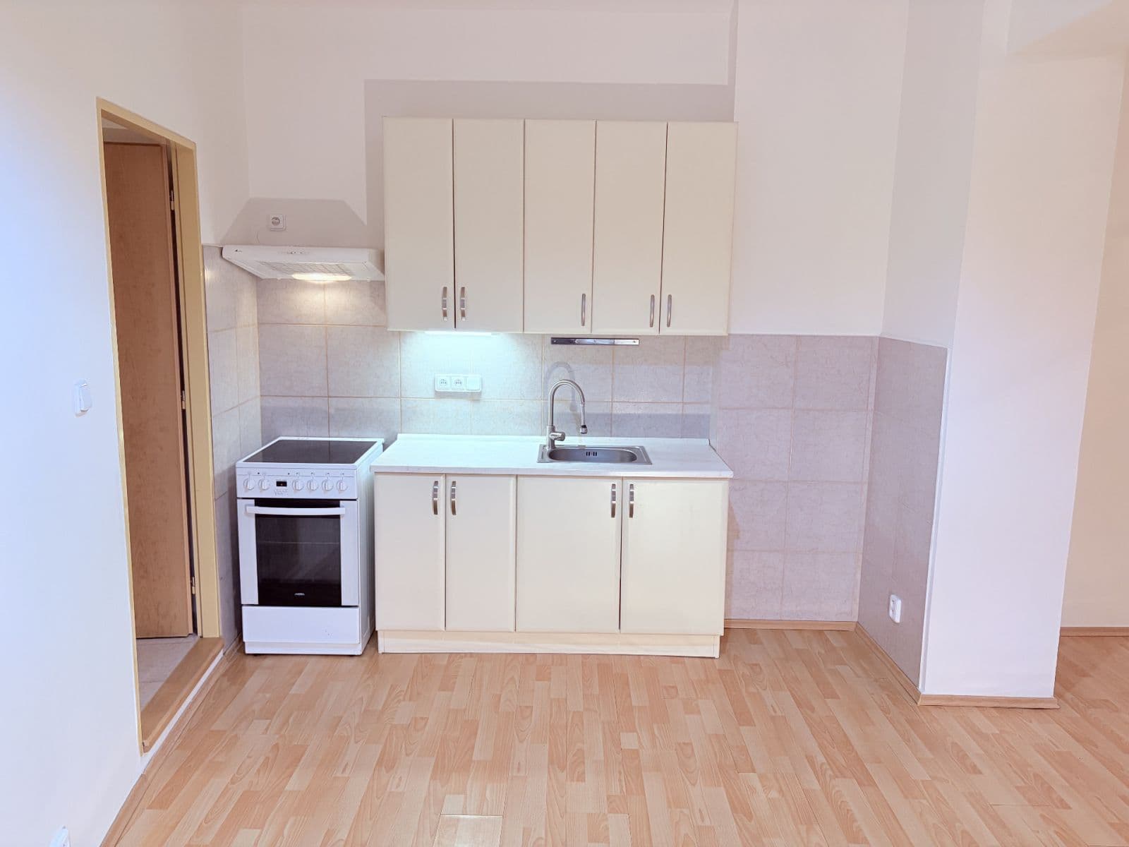 Predaj bytu 1-izbový 38 m², Varšavská, Praha, Praha Predaj bytu 1-izbový 38 m², Varšavská, Praha, Praha