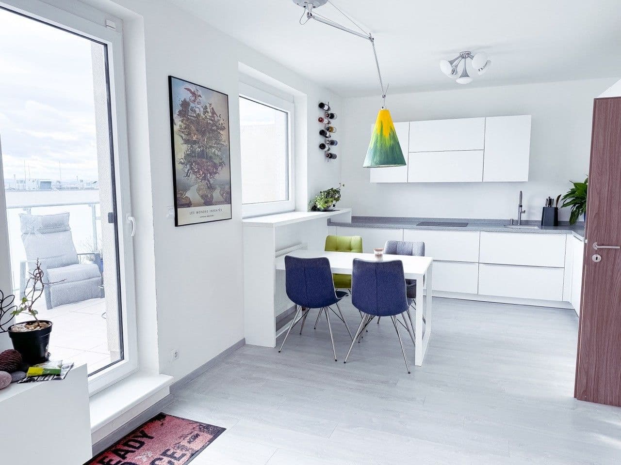 Prenájom bytu 4-izbový 122 m², náměstí Junkových, Praha, Praha Prenájom bytu 4-izbový 122 m², náměstí Junkových, Praha, Praha