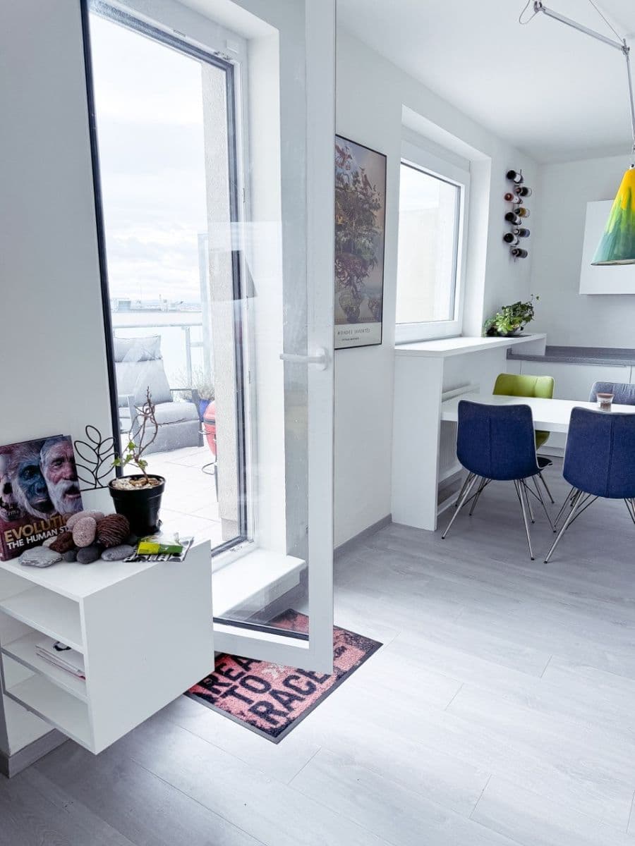 Prenájom bytu 4-izbový 122 m², náměstí Junkových, Praha, Praha Prenájom bytu 4-izbový 122 m², náměstí Junkových, Praha, Praha