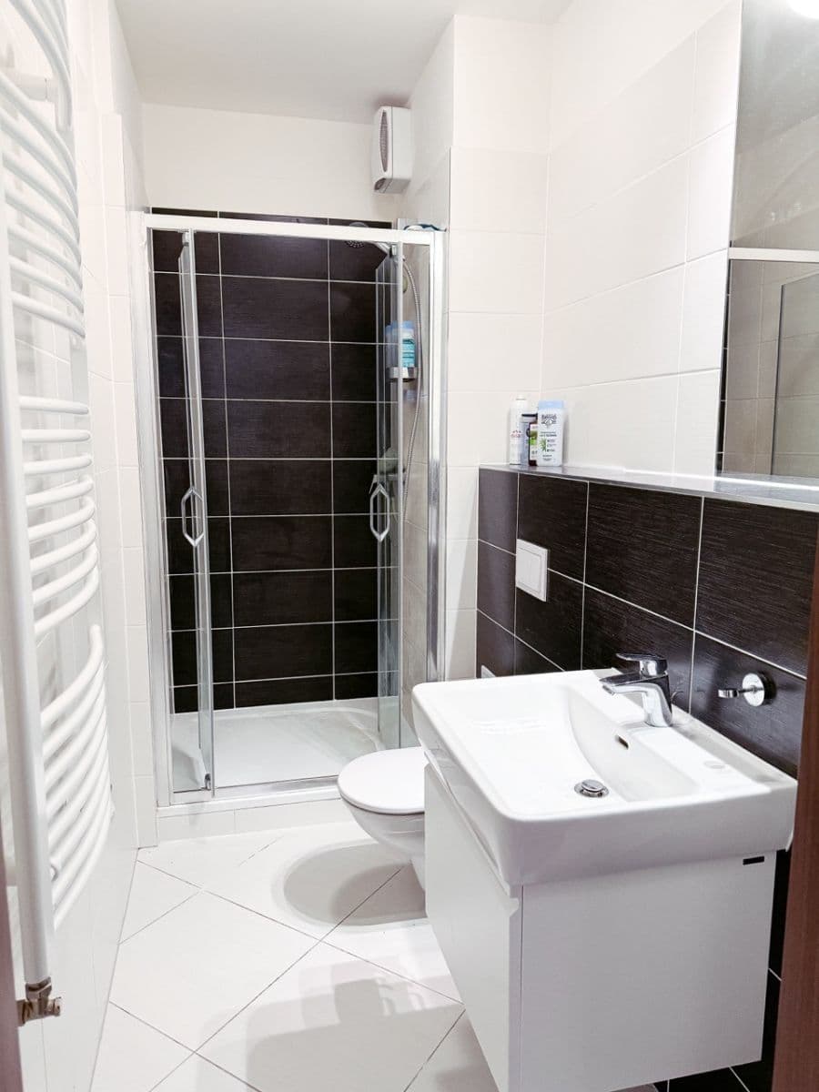 Prenájom bytu 4-izbový 122 m², náměstí Junkových, Praha, Praha Prenájom bytu 4-izbový 122 m², náměstí Junkových, Praha, Praha