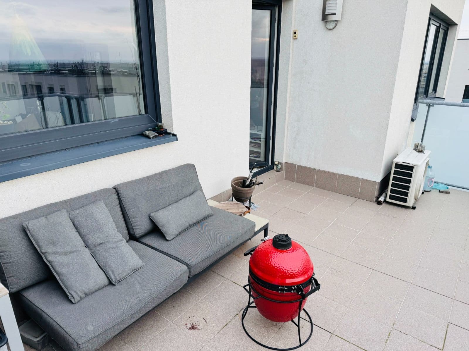 Prenájom bytu 4-izbový 122 m², náměstí Junkových, Praha, Praha Prenájom bytu 4-izbový 122 m², náměstí Junkových, Praha, Praha