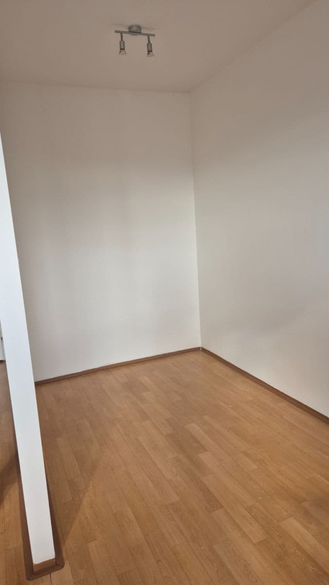 Predaj bytu 1-izbový 40 m², Hnězdenská, Praha, Praha Predaj bytu 1-izbový 40 m², Hnězdenská, Praha, Praha